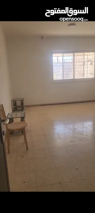 شقه مشطبه للبيع مساحتها 135 متر دفعه 20 واقساط 400 دينار  /3 غرف نوم وحمامين ومطبخ وصالون وبرنده