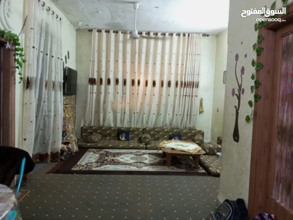 عمارة وسط السوق التجاري بين شارع السعادة وشارع الملك عبدالله