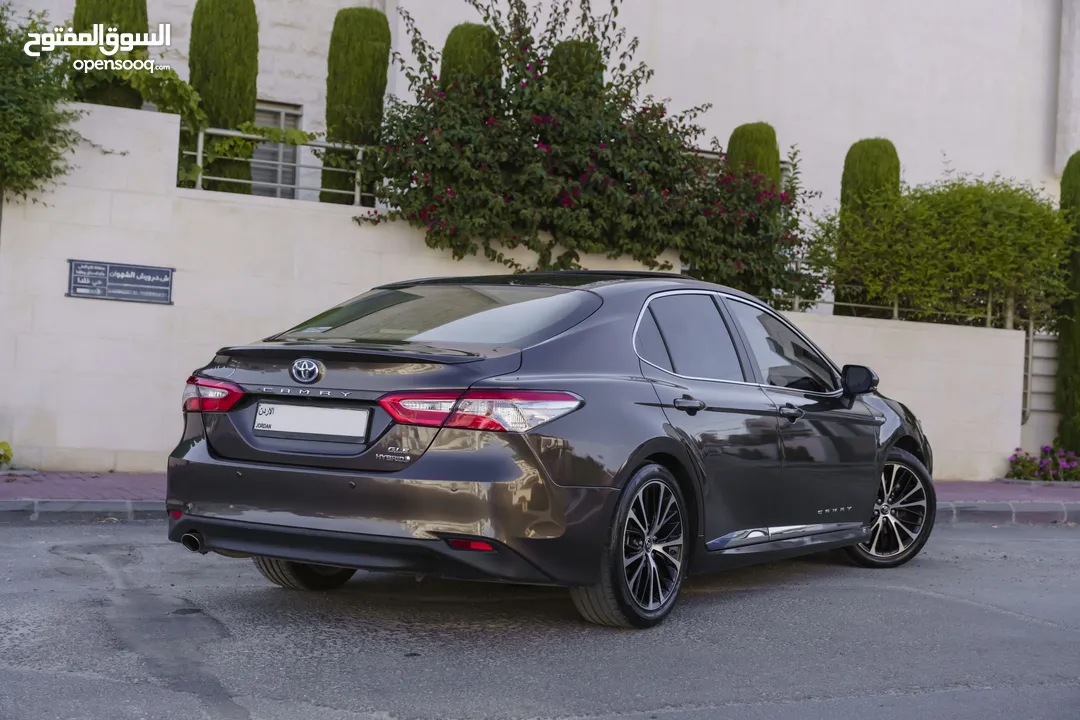 Toyota Camry GLE Hybrid 2019  تويوتا كامري GLE هايبرد  فل كامل مع فتحه
