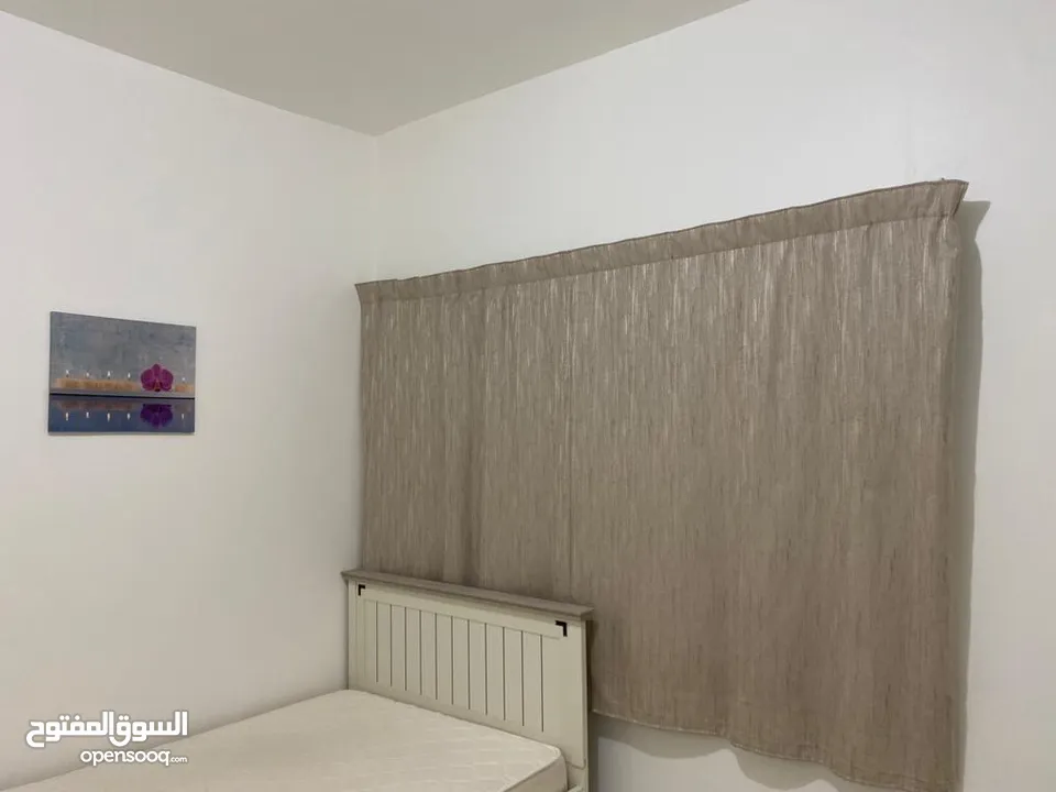 سرير للإيجار لسيدة في شقة كلها سكن للبنات فقط النادي السياحي قرب ابوظبي مول و جزير الريم