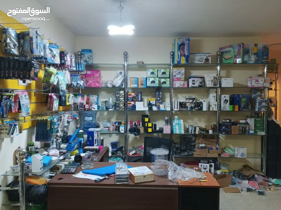 رفوف محلات تجارية