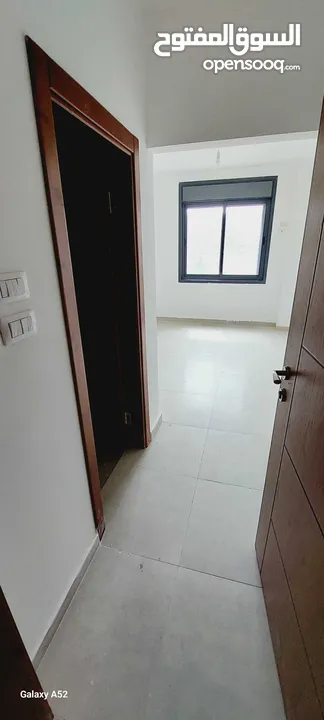 شقة مميزة للبيع بالماصيون حي عين منجد مع ترس ممتاز