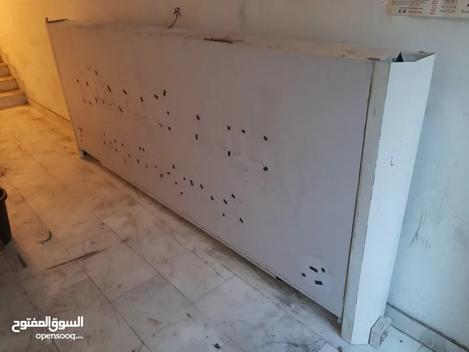ارمه الكابوند مع بروفايلات حديد جاهز تصلح لجميع المحلات( مستعمل ) بحاله ممتازه