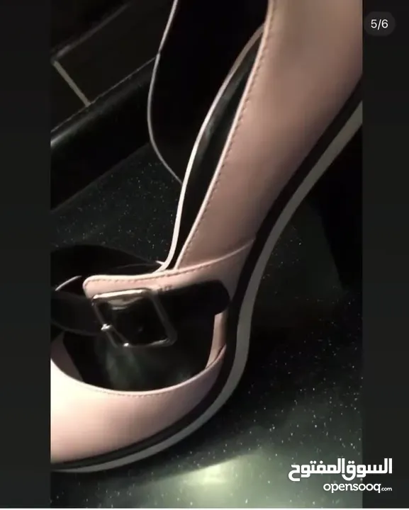 صندل مريح جداً من Charles & Keith مميز جداً لقطة