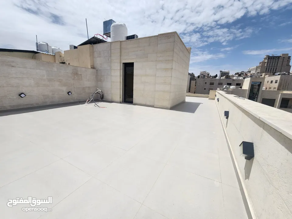 شقة فارغة للبيع بين الدوار الرابع و الخامس - ref: 14608