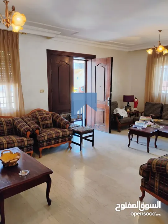شقة أرضية فاخرة للبيع في الجاردنز  - خلف جريدة الرأي 185م مع ترسات 110م تشطيب سوبر ديلوكس