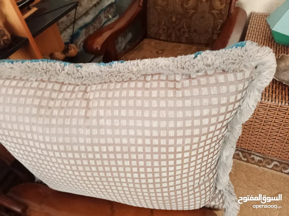 اثاث فخم للبيع اكثر من طقم موجود بل صور