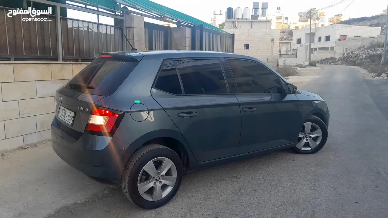 سكودا فابيا 2019. ترخيص 2018 اتومات ولا غرام بوية