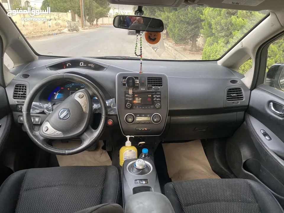 نيسان ليف 2015