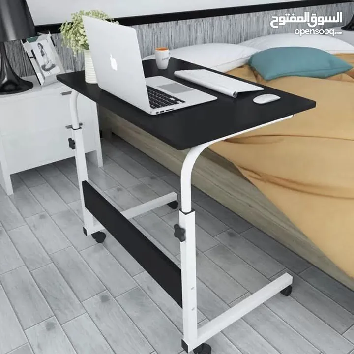 مكتب طلابي عملي ومتنقل بترتيب عصري باللون الخشبي والاسود