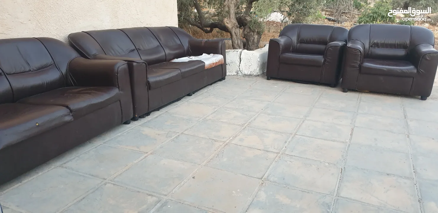 طقم كنب جلد مستعمل بحاله جيده