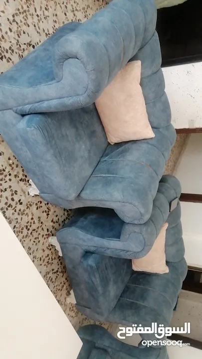 طقم كنب للبيع بحالة الجديد  7 مقاعد