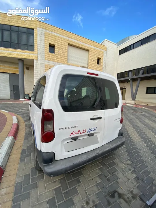 سيارة بيجو بارتنر موديل 2015 للبيع