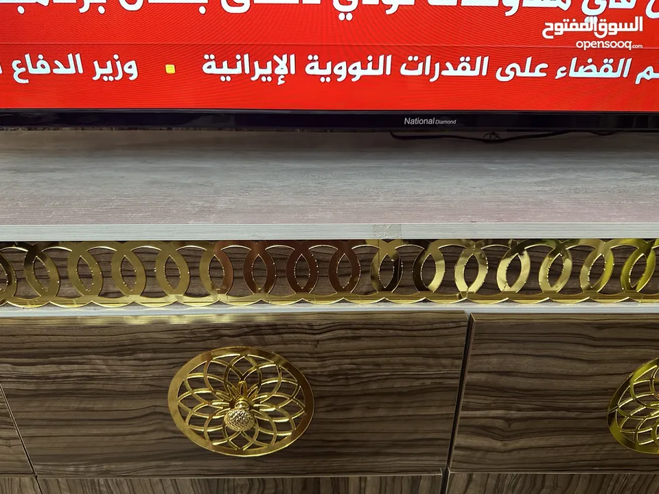 طاولة تلفزيون للبيع