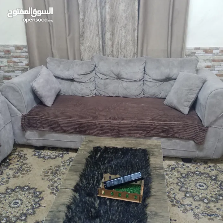 طقم كنب للبيع  مستعمل بحاله جيده  الزرقاء حي الجندي  قابل للتفاوض بشي بسيط  المراجعه