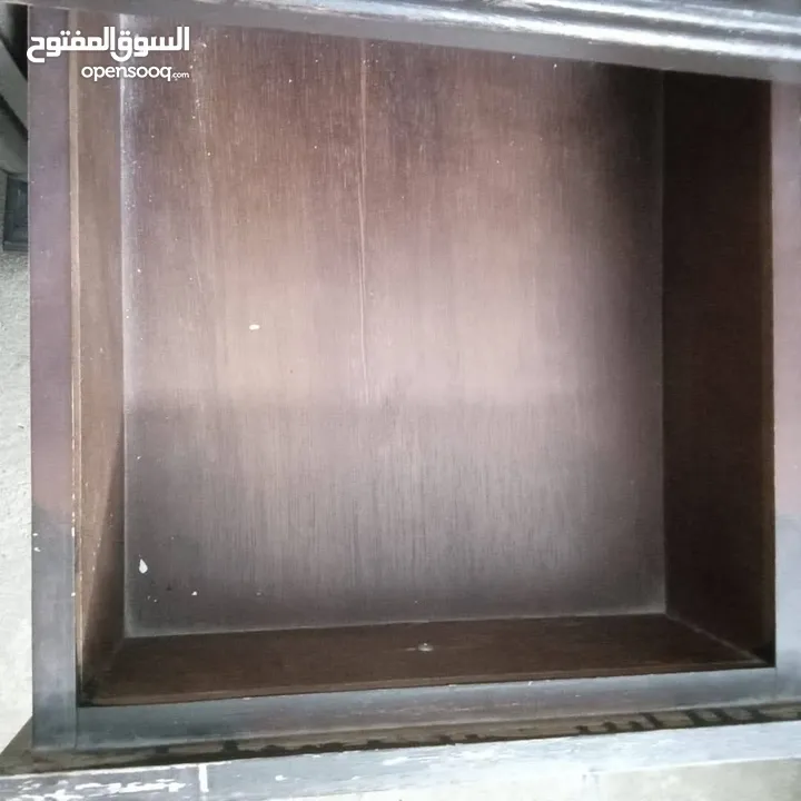 غرفه نوم لاتيه 18 بحاله جيده جدا سرير مع خزانة ودرجين وتسريحة مستعملة للبيع
