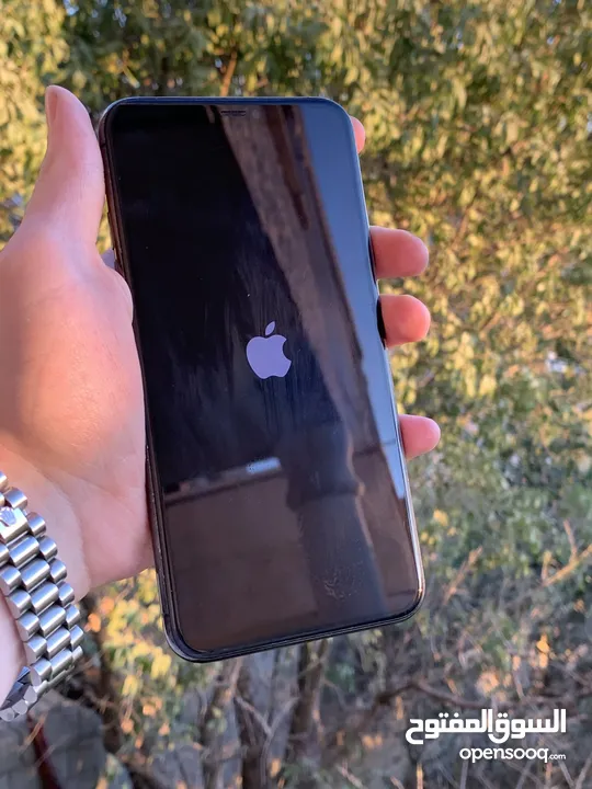 ايفون 11 برو ماكس 256 جيجا بطارية 100٪؜ نموذج M مغير بطارية فقط مش مغير فيه اي اشي ثاني ومساحة 256