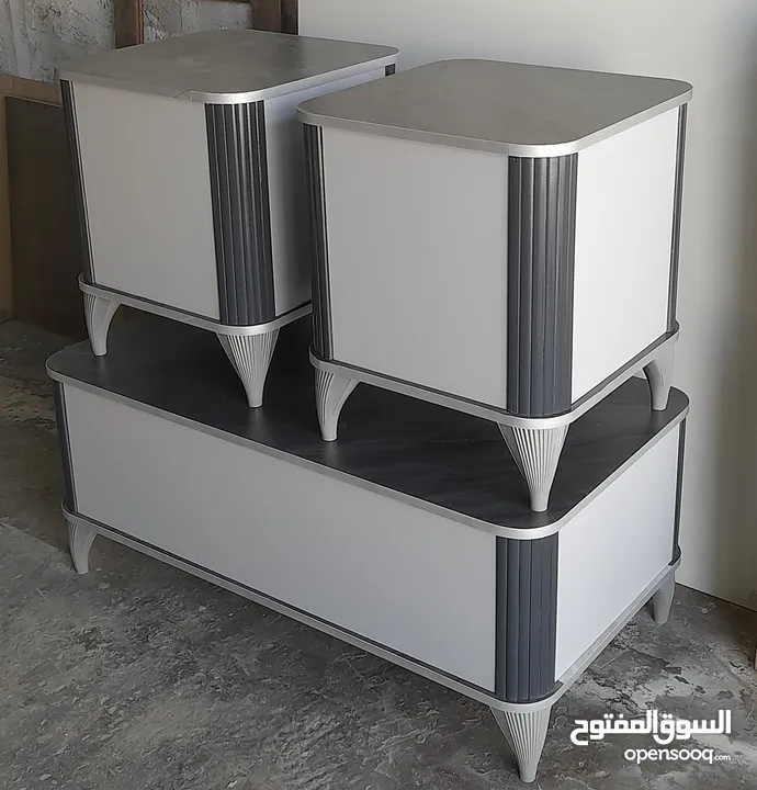طاولات شاشه ديكورات داخلي خشب لامنيت 18م الون حسب الطلب الون حسب الطلب كفاله 5سنوات على اعمالنا