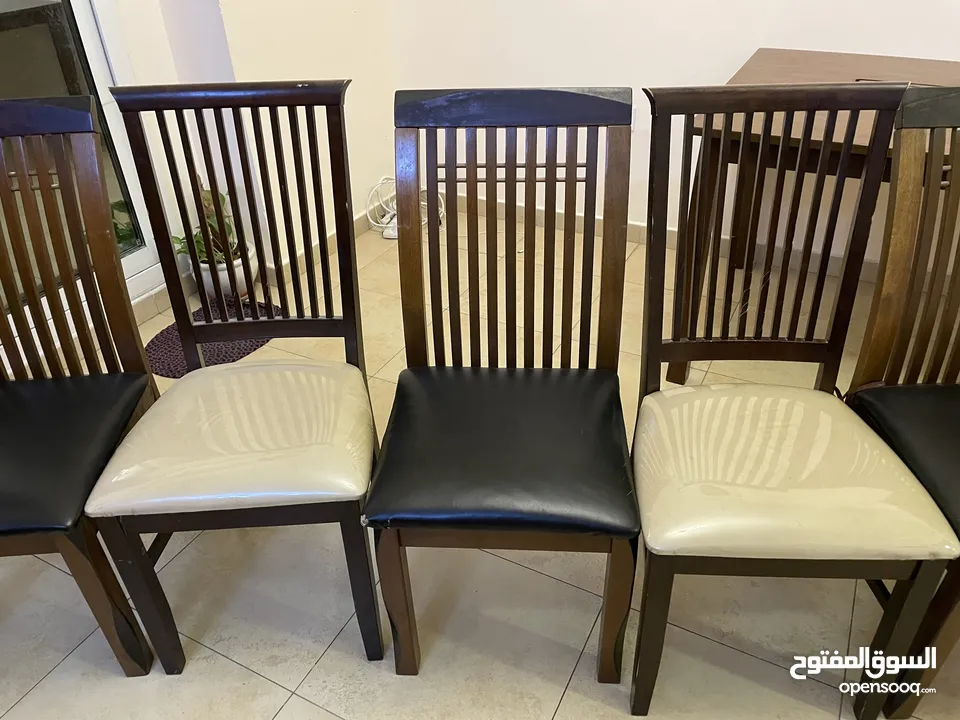 Wooden Dining Table set with 5 chairs in good condition
