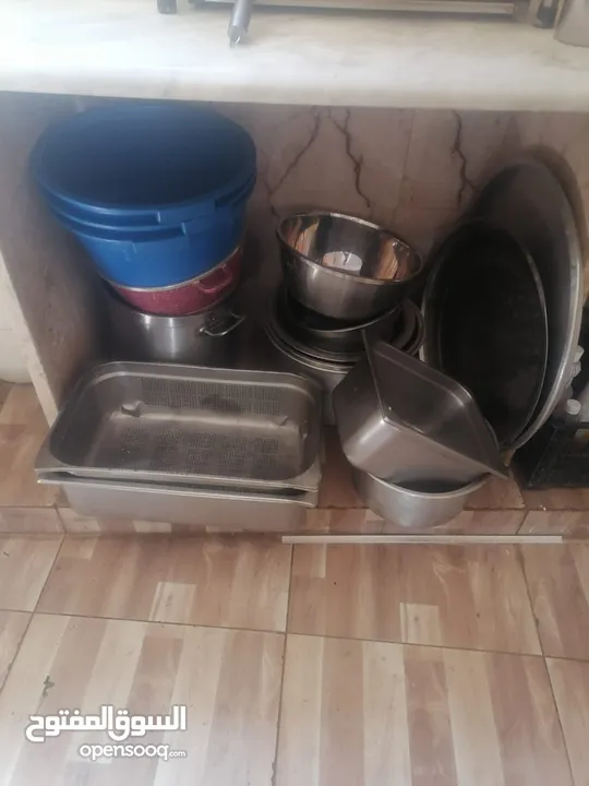 عدة مطعم فلافل كامل للبيع .