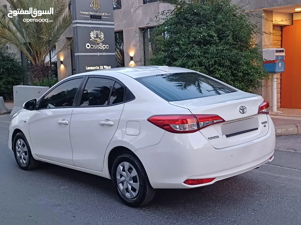 تويوتا يارس 2019   ماتور 1500cc بسعر 11500 دينار  الشكل الجديد فحص كامل 7 جيد بدون ملاحظات او قصعات