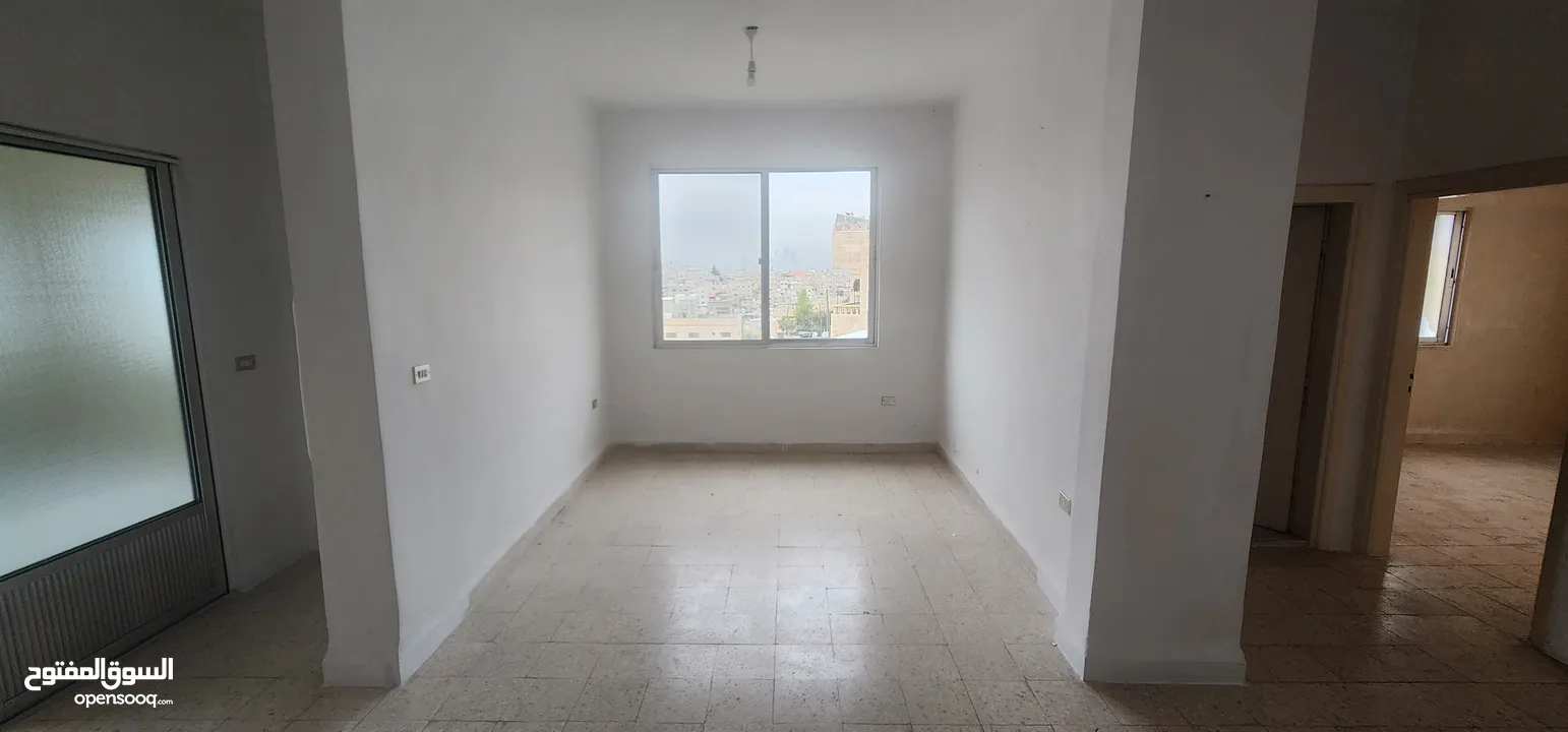 شقه في عماره للبيع حي عدن / جبل النصر قرب مسجد ناصر داود نصر الله