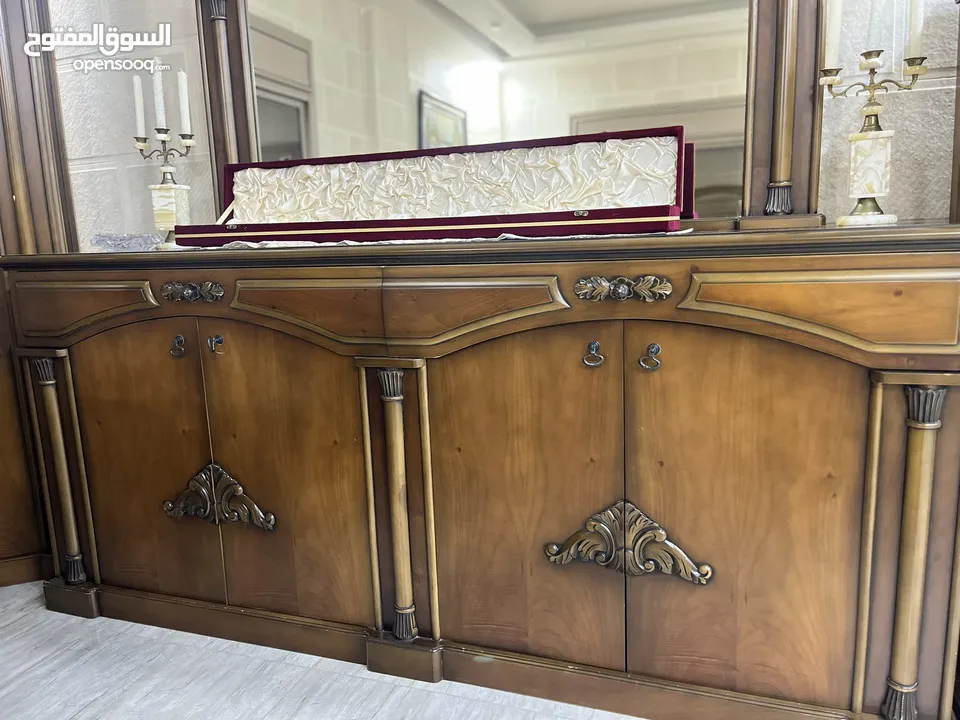 طقم كنب مع سفرة للبيع