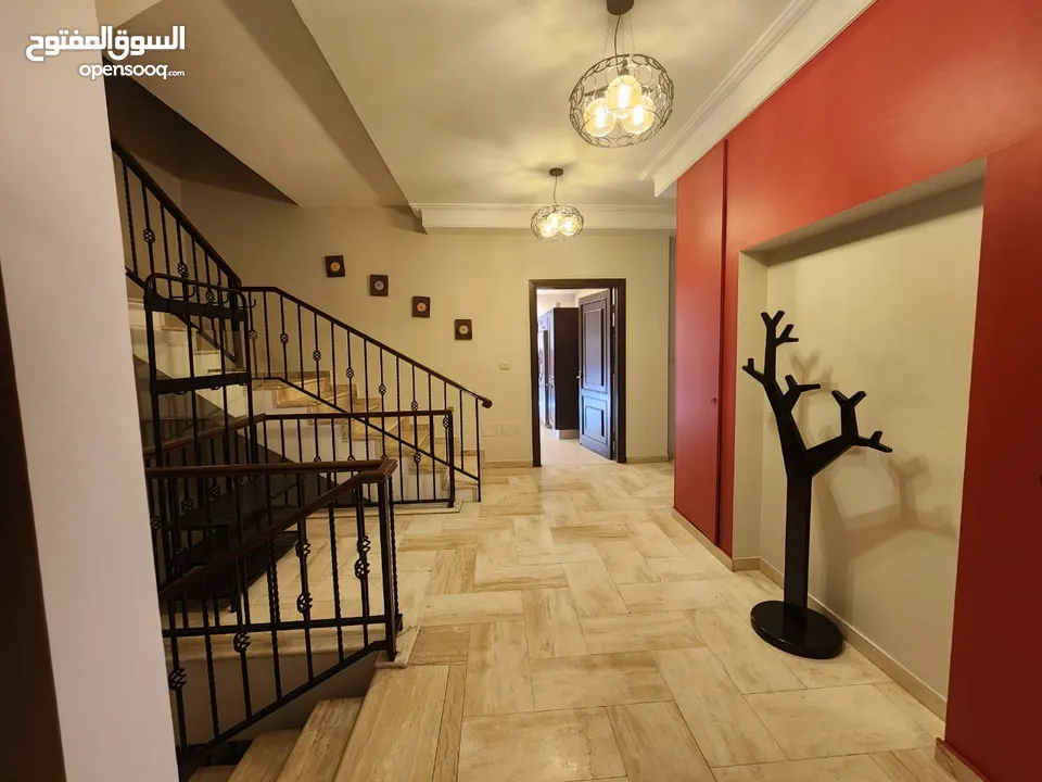 فيلا متلاصقة فارغة في عبدون للبيع أو للإيجار  ref : 14341