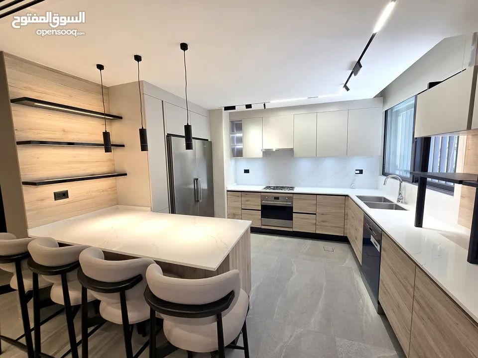 ارقى مناطق ام اذينة شقة مفروشة فخمة مع حديقة واسعة وكراج خاص LUXURY APARTMENT