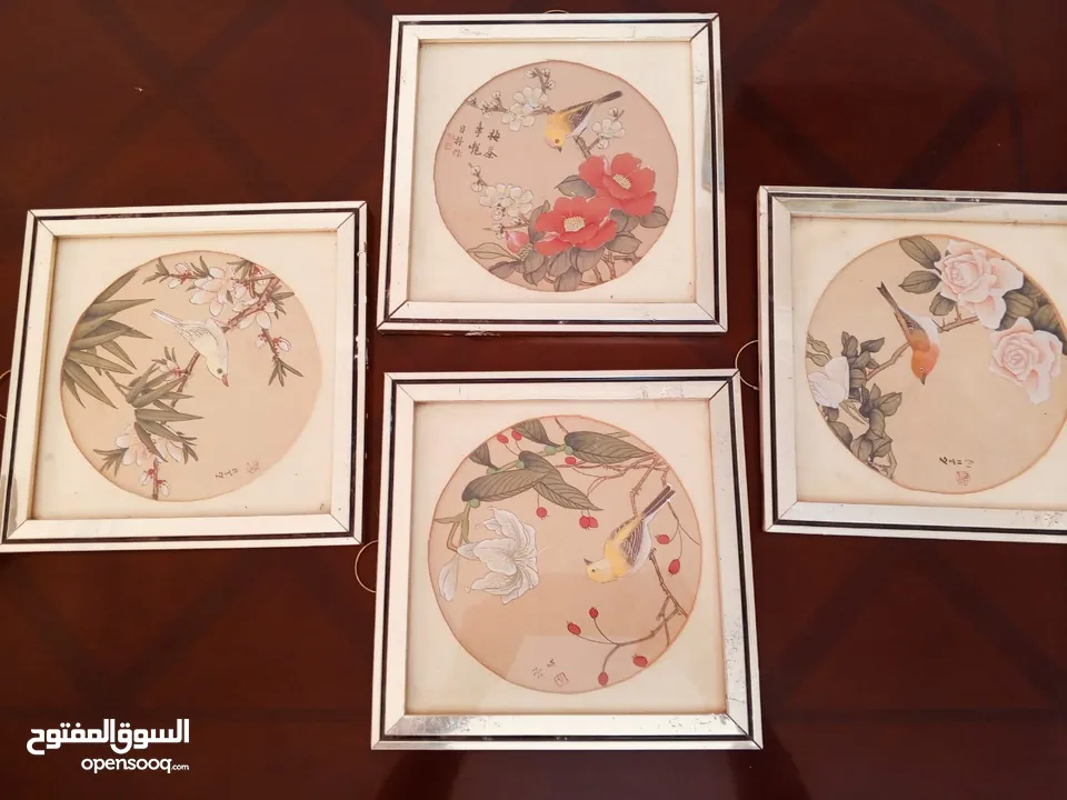 لوحات  رسم زيتي.. وتطريز
