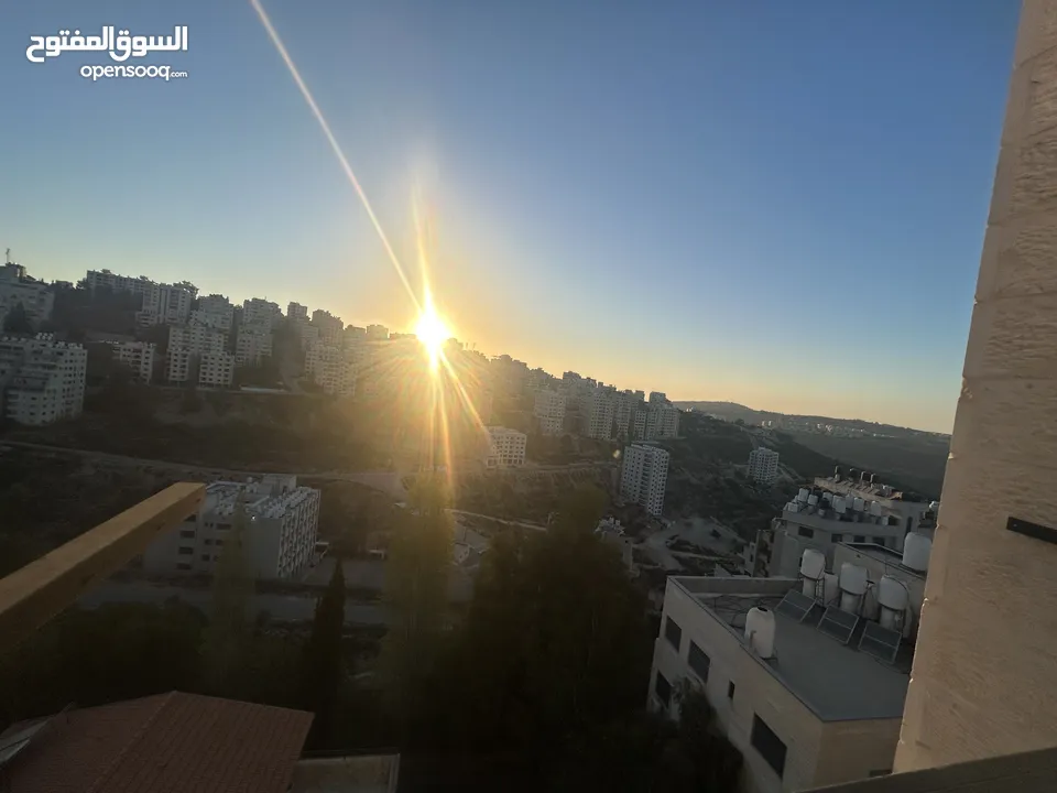 شُقَّة مَفروشة 3 غُرَف في الطيرة موقع ممتاز لم تُسكَن مِن قَبل