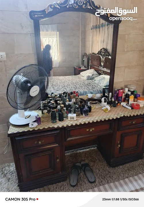 اثاث منزل بحالة الوكاله وأجهزة كهربائية