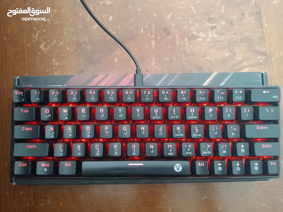 لوحة مفاتيح ميكانيكيه من شركة فانتك MK859 ATOM63 RGB سعر 15 دينار قابل للتفاوض للجادين فقط
