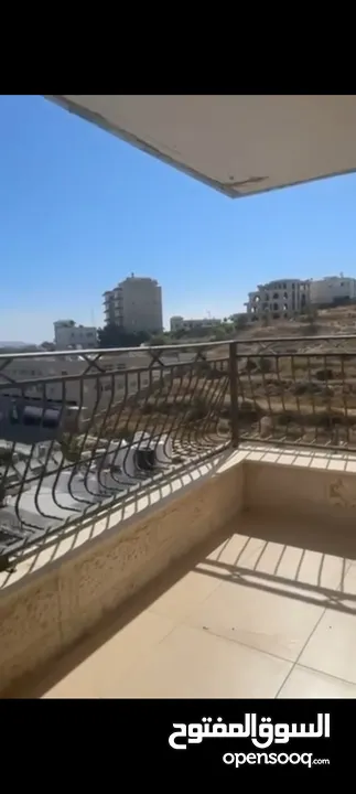 شقه للبيع في منطقه بيرزيت مساحه 165متر جاهزللسكن