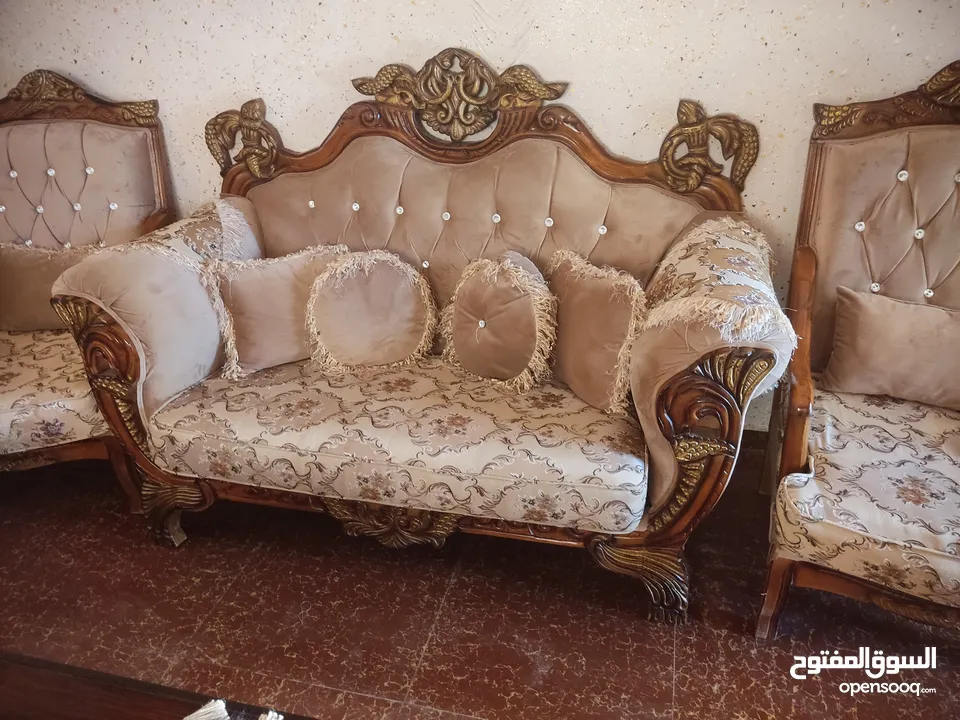طقم كنب زان مكون 12 مقعد عباره عن طقمين