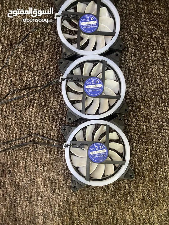 3مراوح RGB   12v  المراوح بتضوي لون ازرق فقط لانو الريموت ضايع