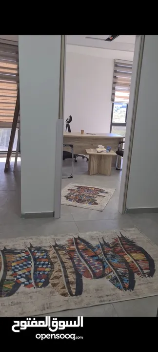مبنى أستوريا سردا الشارع الرئيسي مقابل آيكون مول. مبنى مطعم بربروس