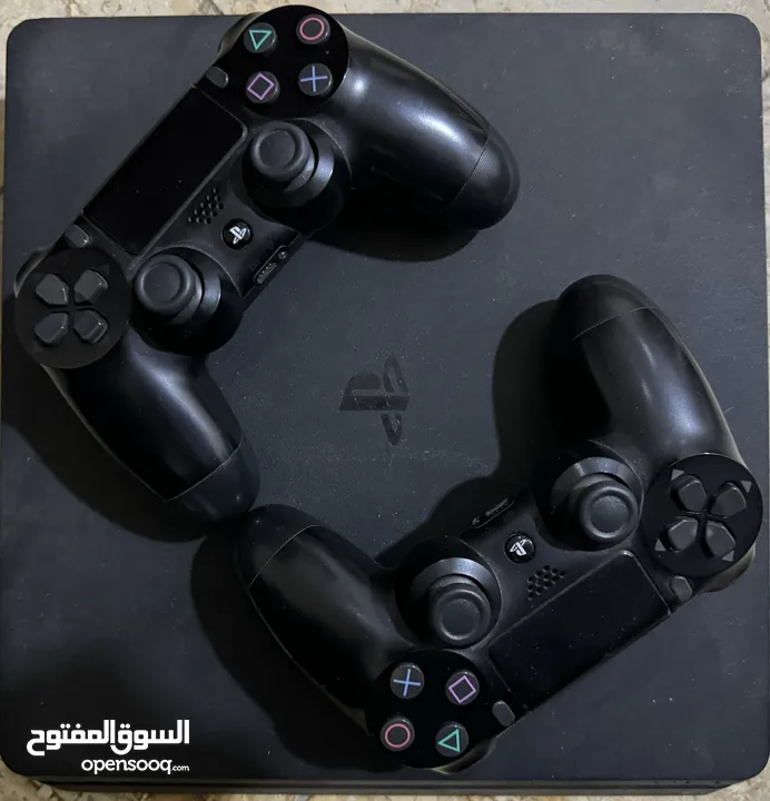 PS4 سلم 500 كيكا و 7 اقراص ولعبة داخلية ويو بي اس ويدات ثنين اصليه