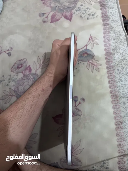 ايباد برو m1 2021 الجيل الثالث  الايباد في كسرين بالشاشه بس مو مأثرين ولا على اشي