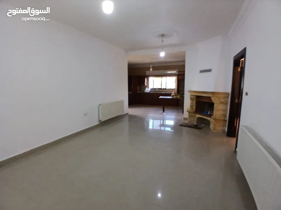 شقة فارغة للايجار في مرج الحمام 200 متر