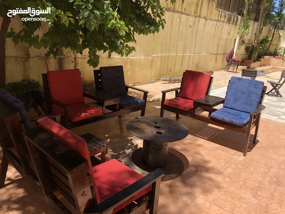 مقاعد حديقه بحالة الجديد