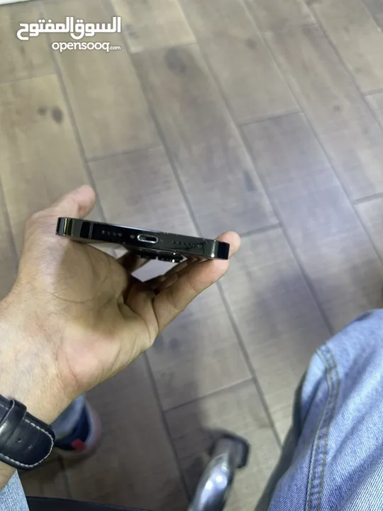 ايفون 14 برو ماكس  سعه الذاكره 1 تيرا  امريكي esim شريحه الكترونيه