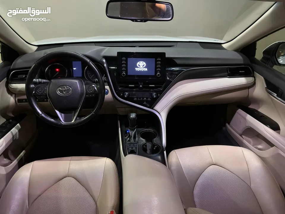 Toyota Camry 2023 Gle  بحالة الوكالة