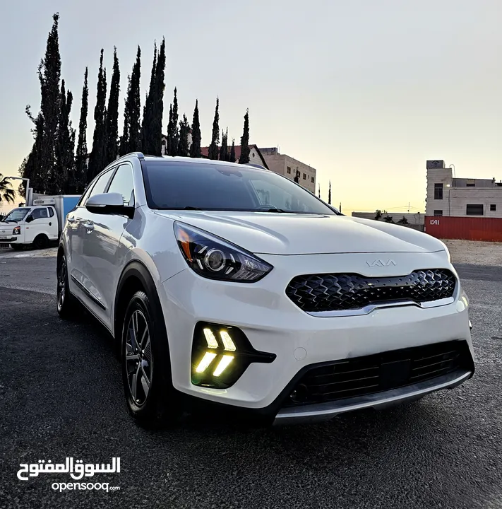 نيرو هايبرد 2022 Plug-in اعلى صنف مع فتحه فحص كامل كلين تايتل بسعر مغري جدا