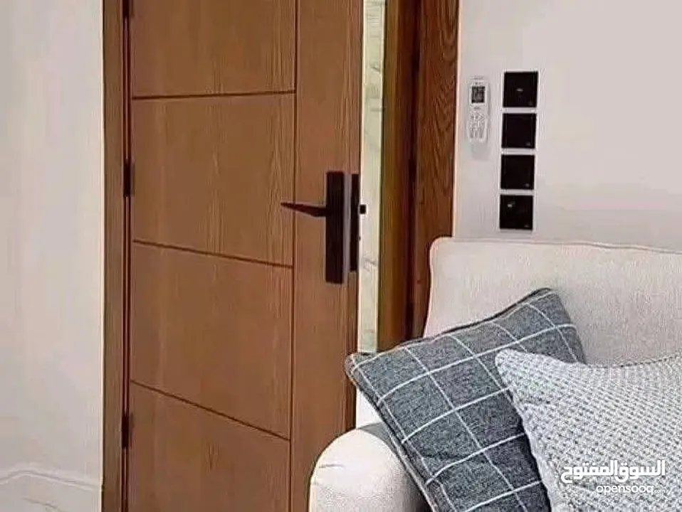 ابواب خشبيه داخليه و خارجيه بتصاميم حديثه وفاخره وعصريه جميع الانواع دهان  او تلبيس pvc  وقشره بلوط