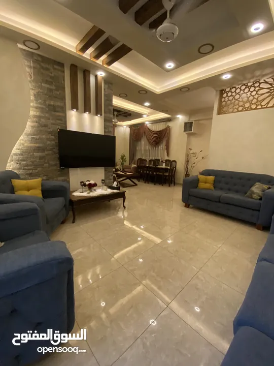 عمارة للبيع في وادي الحجر