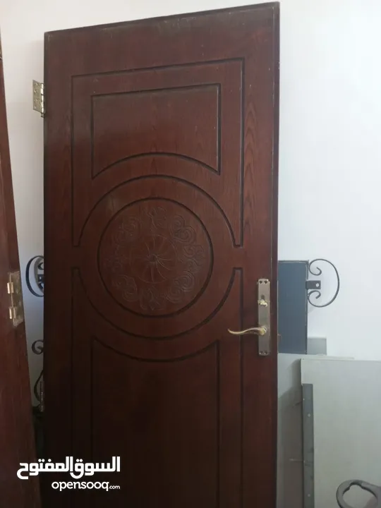 اثاث صالون سيدات مستخدم اجنبي بحاله جيده جدا وخزانه كبيره سحاب وابواب خشب