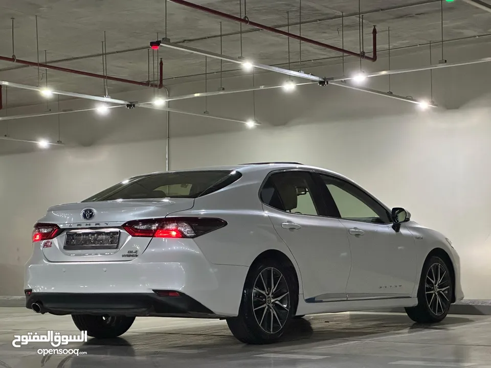 Toyota Camry 2023 Gle  بحالة الوكالة