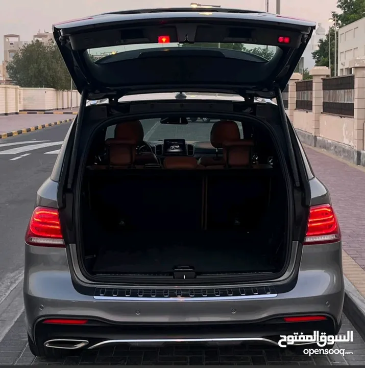 Mercedes-Benz GLE 400 model 2018 Bahrain Agency