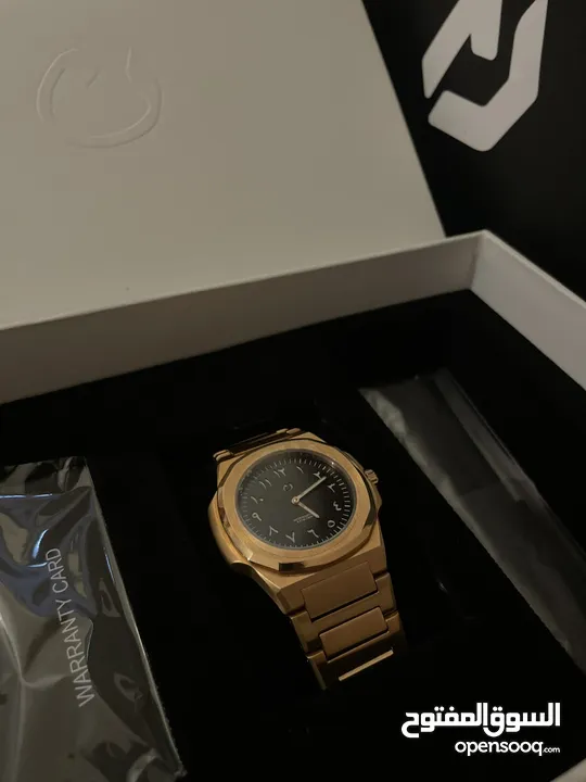 للبيع ساعة يد نون اوفيشال الفاخرة  For sale a luxurious official Noon watch. نسائية ورجالية  Unisex